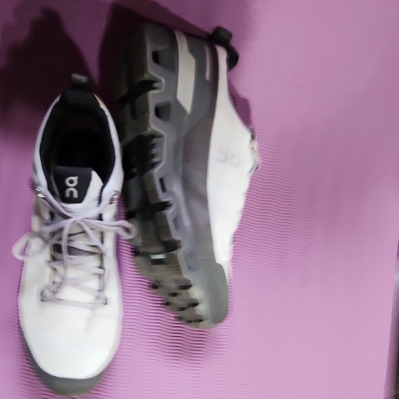 On Running Men's Shoes in White and Black - Picture 8 of 10